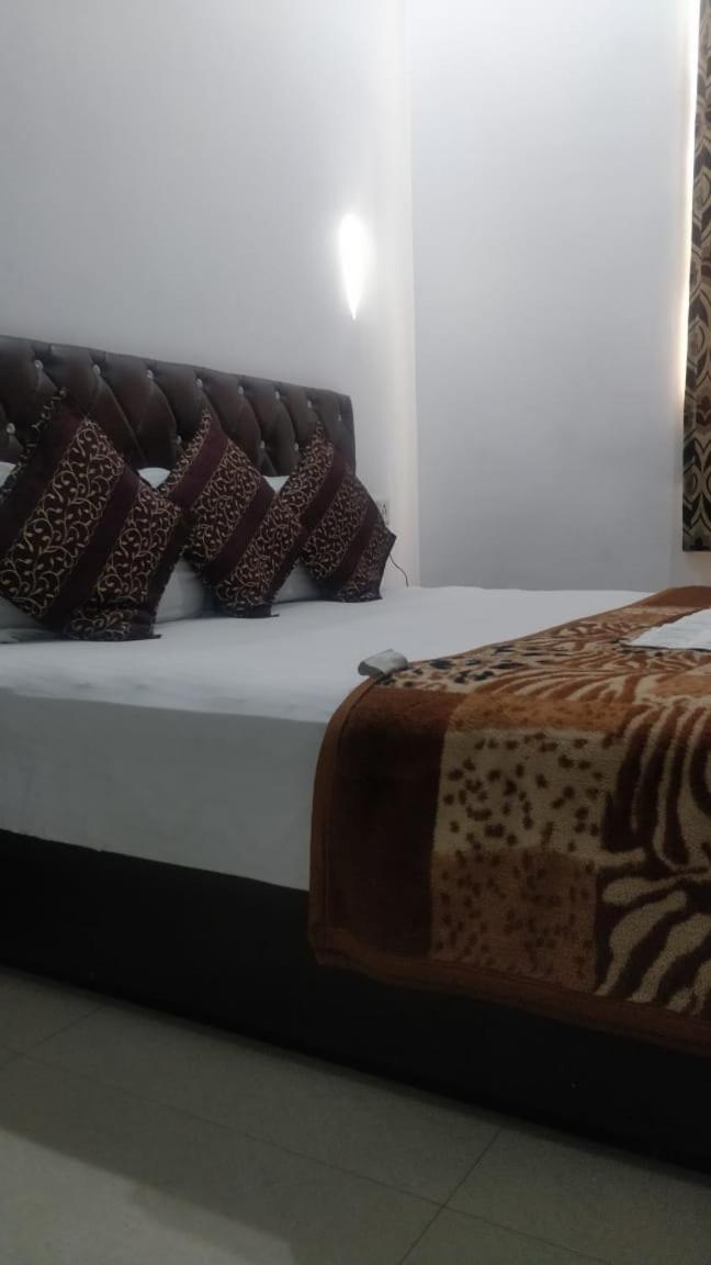 Hotel Alpha Inn By Sonachi Amritszár Kültér fotó